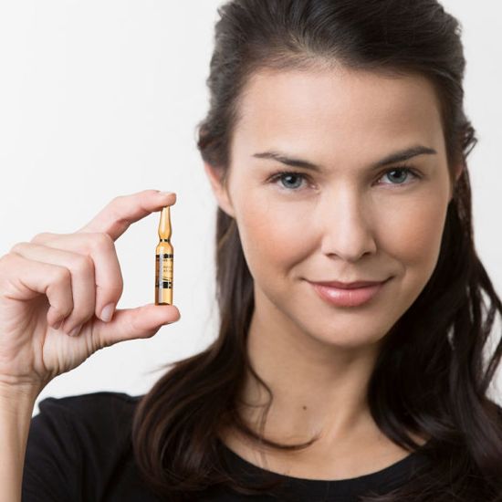 Slika ISDIN Isdinceutics Flavo-C Melatonin, nočni obnovitveni serum - ampule (30 x 2 ml)
